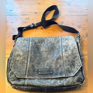 Marc New York by Andrew Marc
Distressed Leather Laptop
Messenger Bag
